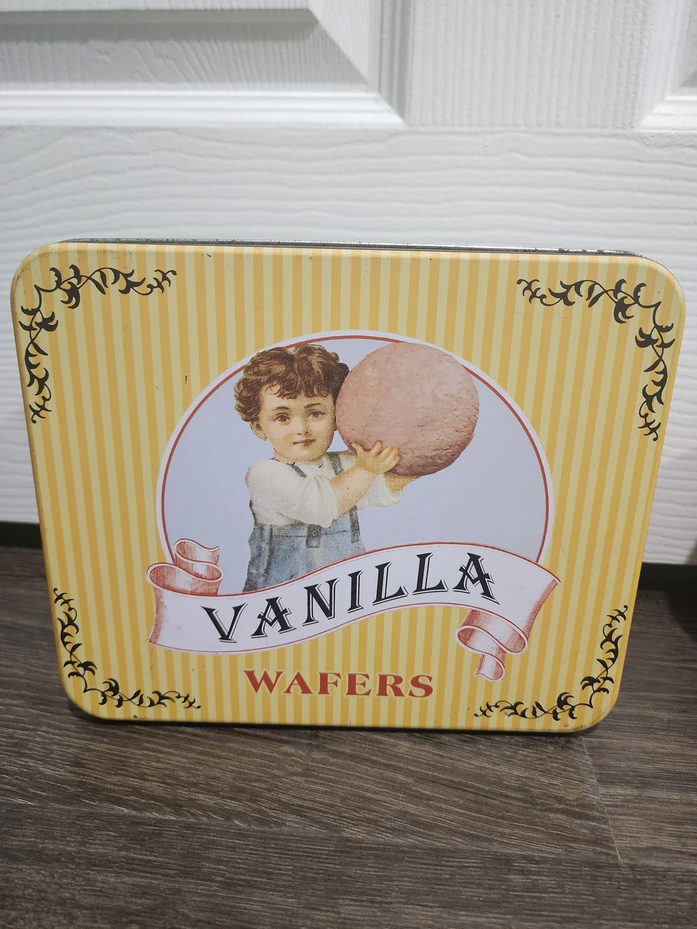 Vintage-Inspired Assorted Candy & Snacks Tin Set - Yellow, Red, Blue